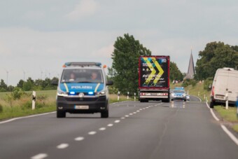 30 kilométeren át tolatott közúton