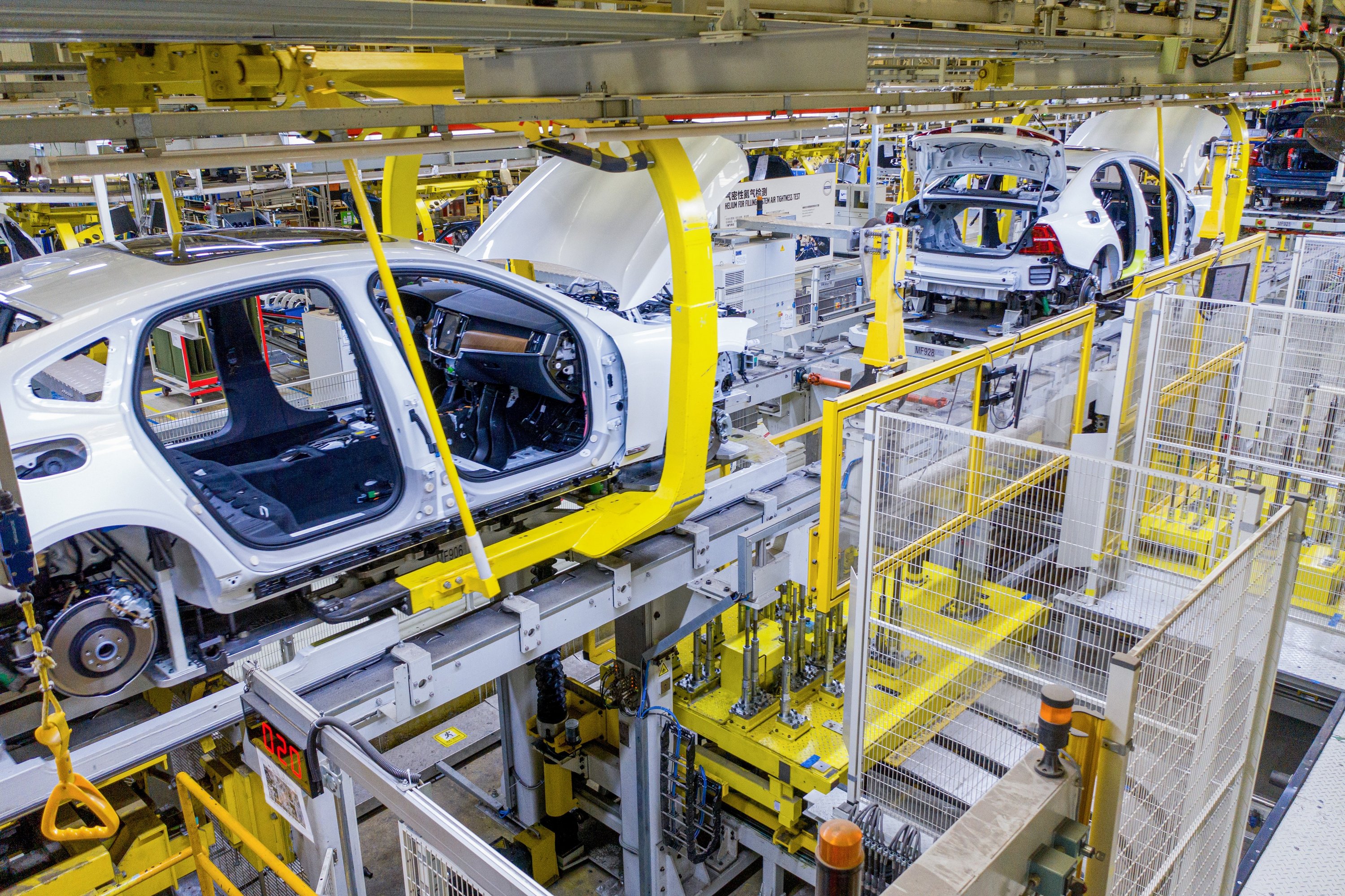 Volvo Cars manufacturing plant in Daqing China | Vezess | Vezess