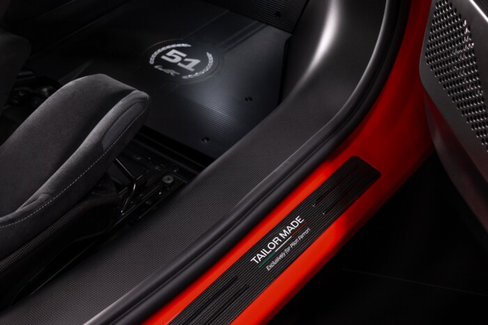 Versenyezned kell, hogy fizethess ezért a Ferrariért 8