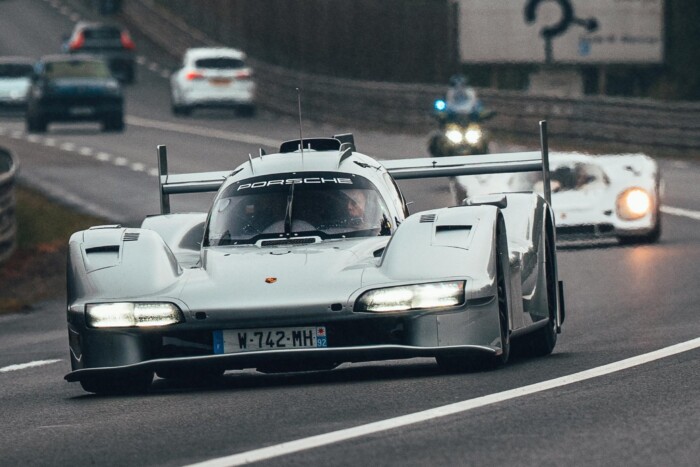 Egymilliárd forintos versenyautót építettek át közútra 8 | Vezess Egymilliárd forintos versenyautót építettek át közútra 8