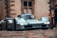 Magánhasználatra készült ez a Le Mans-i versenyautó 15