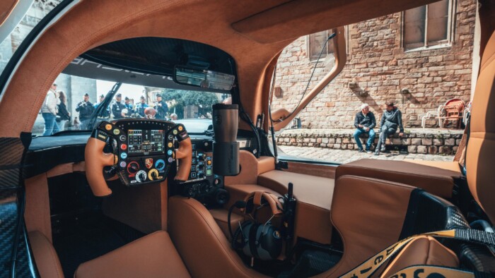 Egymilliárd forintos versenyautót építettek át közútra 9 | Vezess Egymilliárd forintos versenyautót építettek át közútra 9