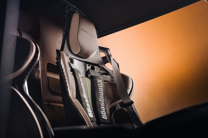 Ultrakönnyű, piszok erős, extrém drága az új Koenigsegg 10