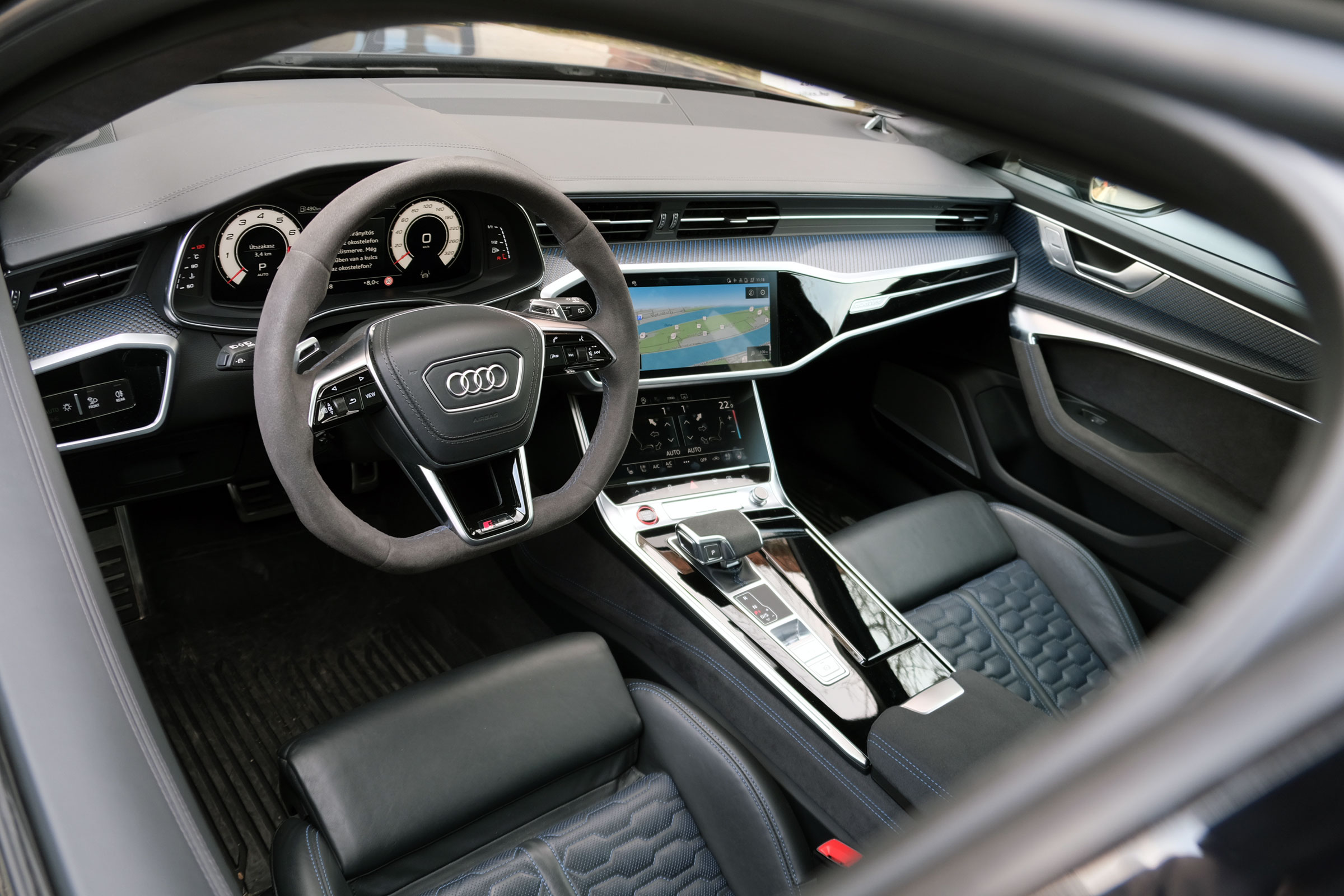 audirs6_utasteri-1 | Vezess | Vezess
