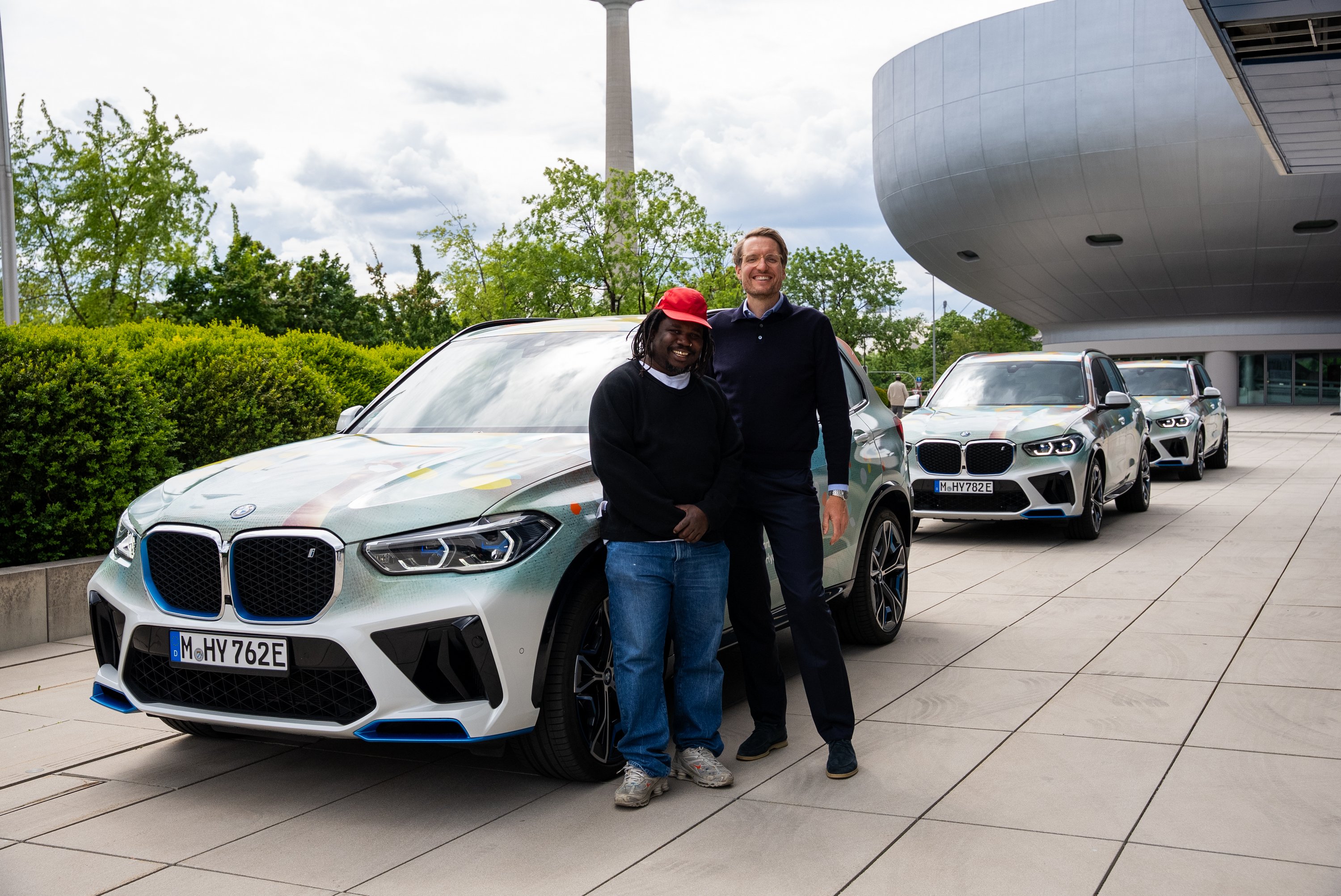 bmw-ix5-hydrogen-art-car-alvaro-barrington-2 | Vezess | Vezess