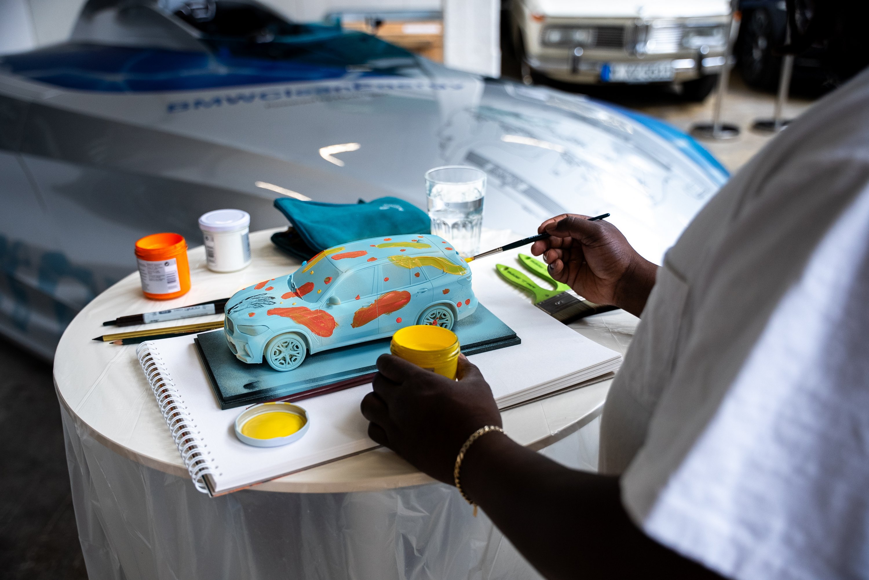 bmw-ix5-hydrogen-art-car-alvaro-barrington-9 | Vezess | Vezess