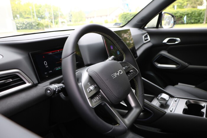 Sok magyar autósnak tud újat mutatni ez a kínai villanyautó 14