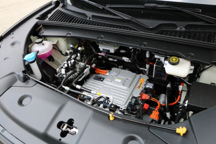 Sok magyar autósnak tud újat mutatni ez a kínai villanyautó 18