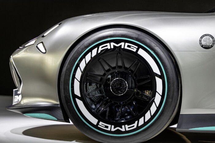 Négyajtós hipersportautó a Mercedestől 7