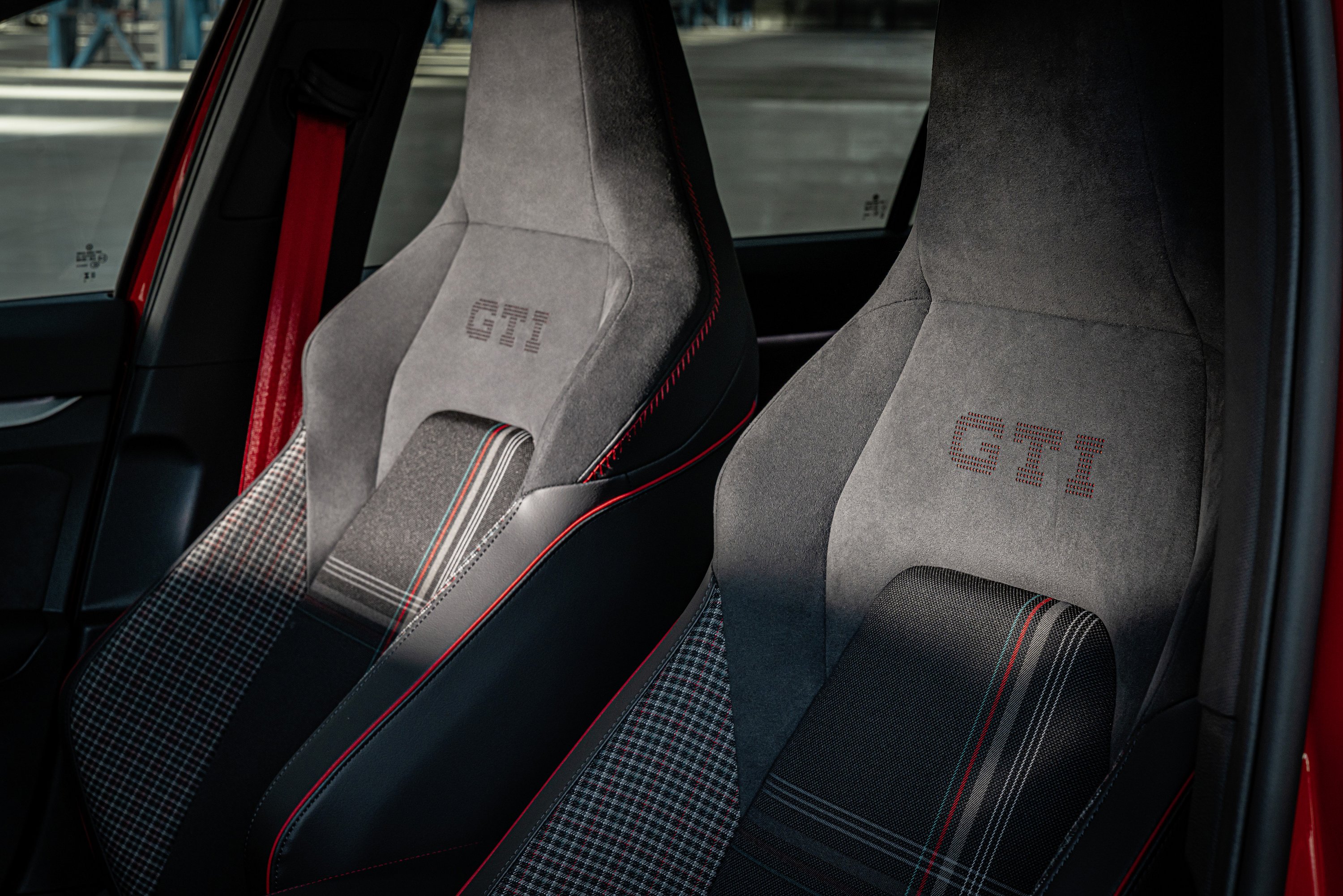 Volkswagen Golf GTI EDITION 50 | Vezess | Vezess
