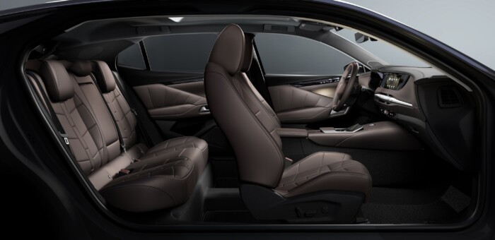 Arcot és nevet cserélt az avantgárd családi SUV 10 | Vezess Arcot és nevet cserélt az avantgárd családi SUV 10