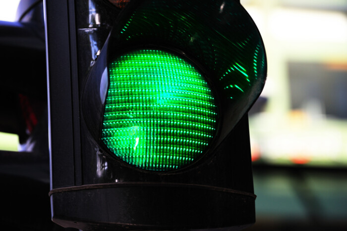 Dugóban állva jöttem rá, hogy sok magyar autós nem tudja, mit jelent a zöld jelzés