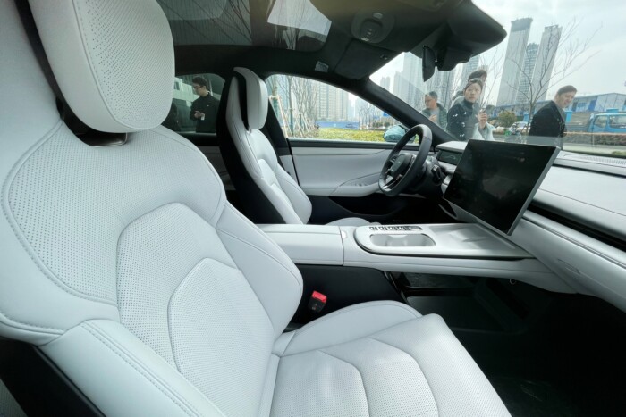 Szemei miatt piszkálja az autója a sofőrt 2 | Vezess Szemei miatt piszkálja az autója a sofőrt 2