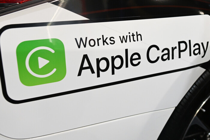 Több autógyártó is nekimegy az Apple újdonságának