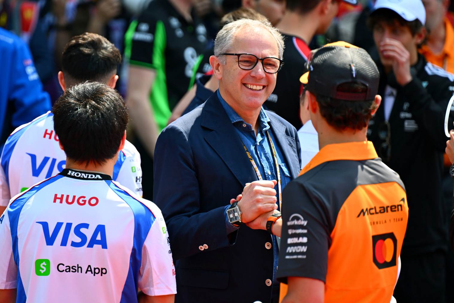 Jól megetette a pilótákat az F1 vezére