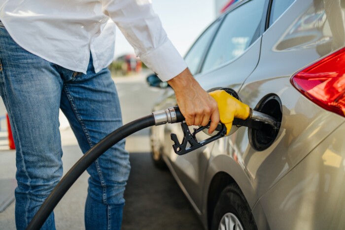 Az egyik legpofátlanabb átverést vették videóra egy benzinkúton