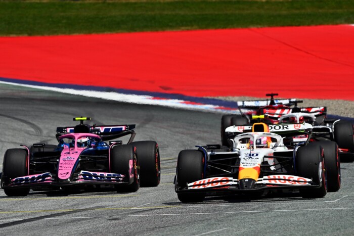 F1-ről posztolt az autógyártó, csapatot vehetnek?