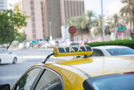 Taxisra támadt az utasa, egy nő állt meg segíteni 1 Taxisra támadt az utasa, egy nő állt meg segíteni 1