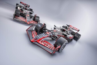 Időutazó festéssel ünnepel az F1-csapat