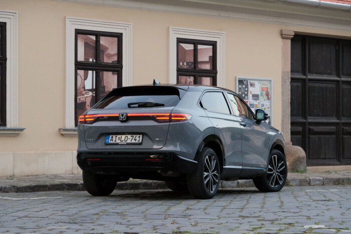 Létezik, de drága a 4,6 litert fogyasztó családi autó 17 | Vezess Létezik, de drága a 4,6 litert fogyasztó családi autó 17