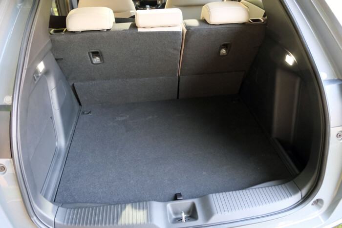 Létezik, de drága a 4,6 litert fogyasztó családi autó 22 | Vezess Létezik, de drága a 4,6 litert fogyasztó családi autó 22