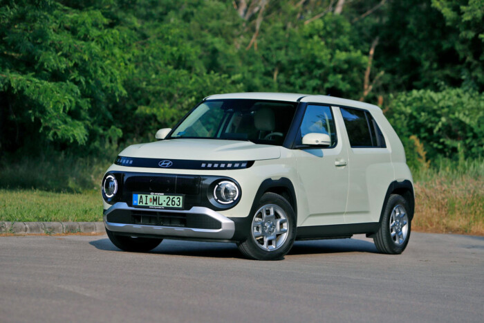 Takarékos, apró villanyautó nagy tudással 26