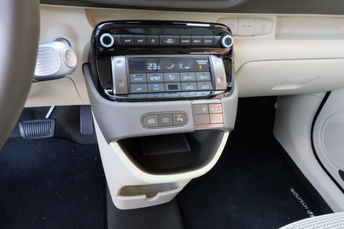 Takarékos, apró villanyautó nagy tudással 17