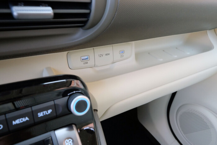 Takarékos, apró villanyautó nagy tudással 18