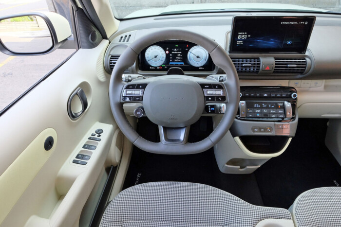 Takarékos, apró villanyautó nagy tudással 23