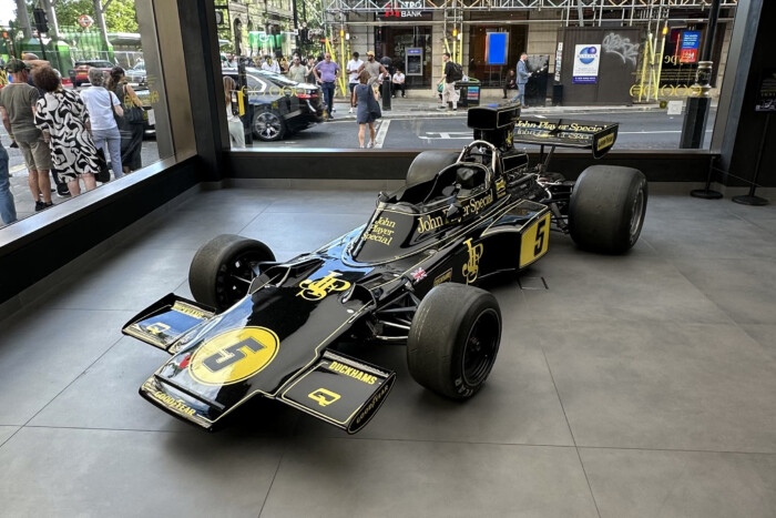 Több száz dolgozót küld haza egy nagy múltú angol autógyártó 2