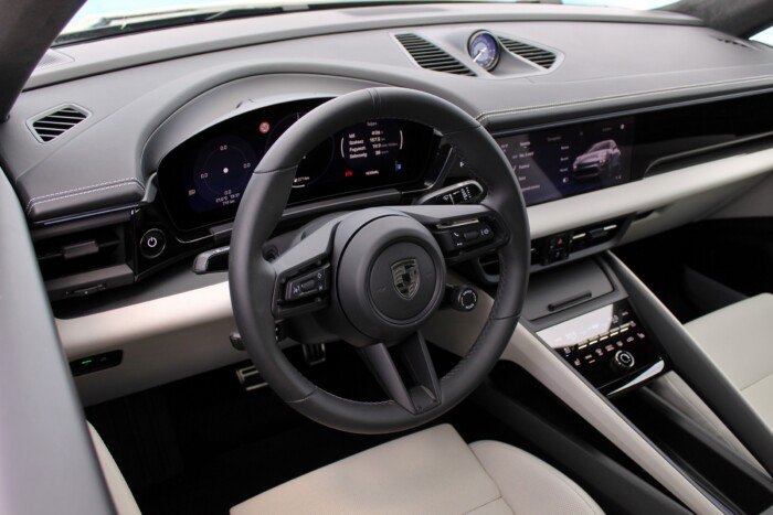 Családi autó 639 lóerővel 17 | Vezess Családi autó 639 lóerővel 17