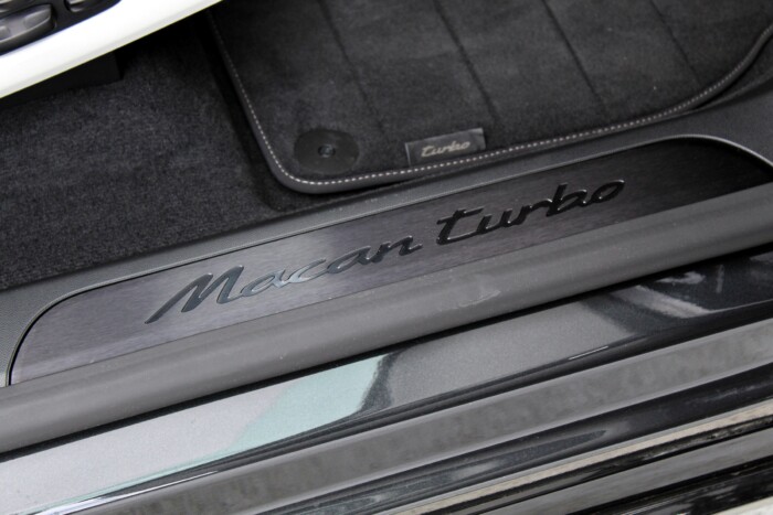 Családi autó 639 lóerővel 22 | Vezess Családi autó 639 lóerővel 22