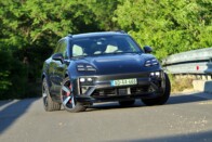 Bűvös számhoz ért, annyira kapós ez a Porsche 8