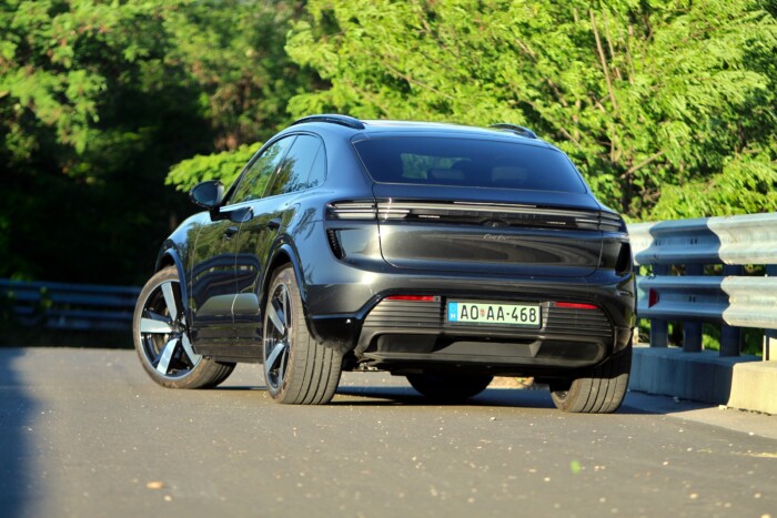 Családi autó 639 lóerővel 6 | Vezess Családi autó 639 lóerővel 6