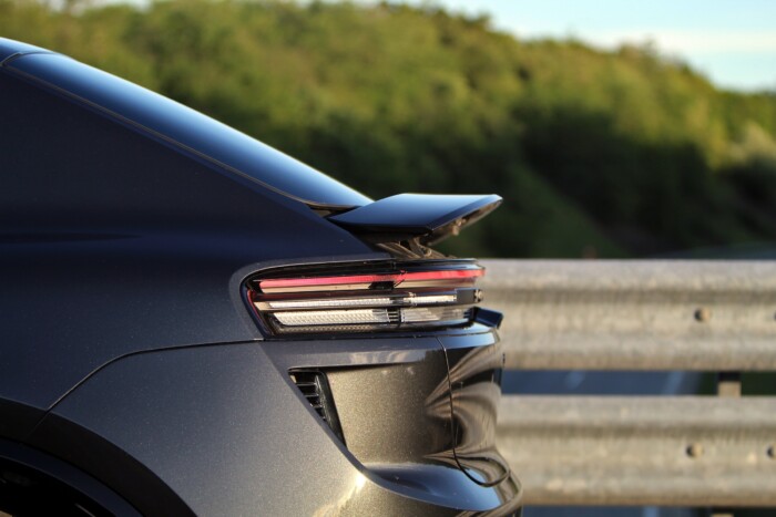 Családi autó 639 lóerővel 7 | Vezess Családi autó 639 lóerővel 7