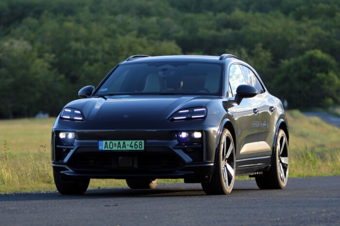 Családi autó 639 lóerővel 23 | Vezess Családi autó 639 lóerővel 23