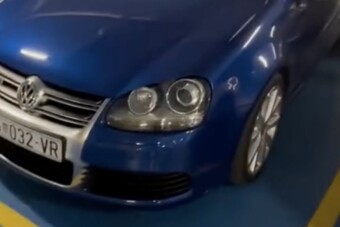 Huszonéves Golfot vett, azzal jár a hiperautó-guru