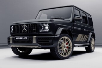 Valaki betoppant a kereskedésbe, és kérésre odaadták neki a 120 milliós autó kulcsait