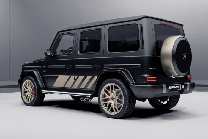 Valaki betoppant a kereskedésbe, és kérésre odaadták neki a 120 milliós autó kulcsait 2