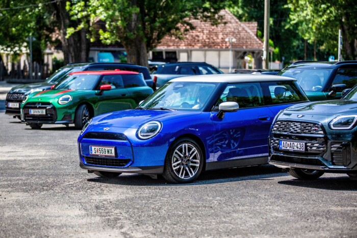 Elektromos MINI-k lepték el a Balatont – Mi is beültünk