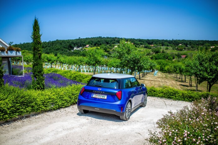 Elektromos MINI-k lepték el a Balatont – Mi is beültünk 7 | Vezess Elektromos MINI-k lepték el a Balatont – Mi is beültünk 7