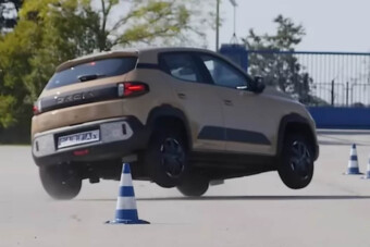 Félelmetes mutatványt adott elő a Dacia Spring a kikerülési teszten