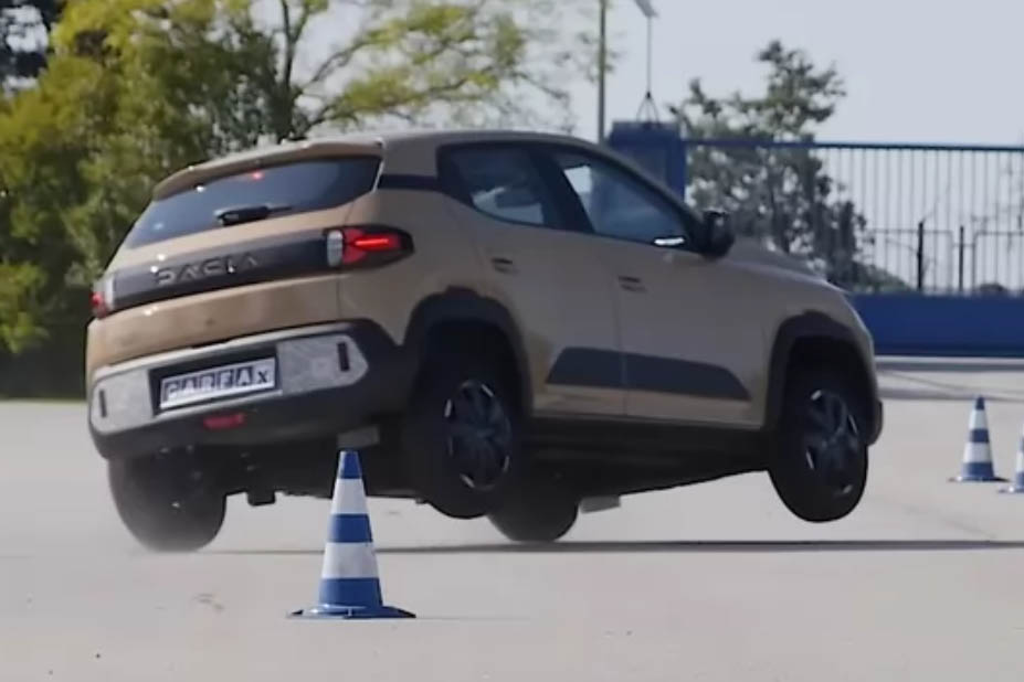 Félelmetes mutatványt adott elő a Dacia Spring a kikerülési tesztem