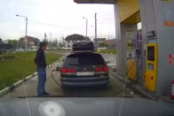 Ezért őrültség benzinkúton dohányozni: lángtenger lett a felelőtlen mozdulatból 1