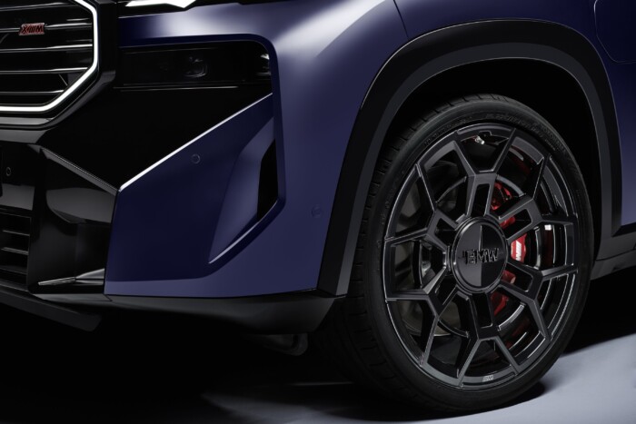 Dobja a 650 lovas hibridet a BMW 8