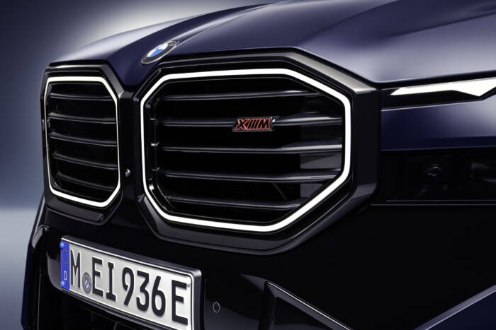 Dobja a 650 lovas hibridet a BMW 9