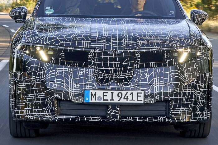 Magától megáll majd a pirosnál a debreceni BMW 11 | Vezess Magától megáll majd a pirosnál a debreceni BMW 11