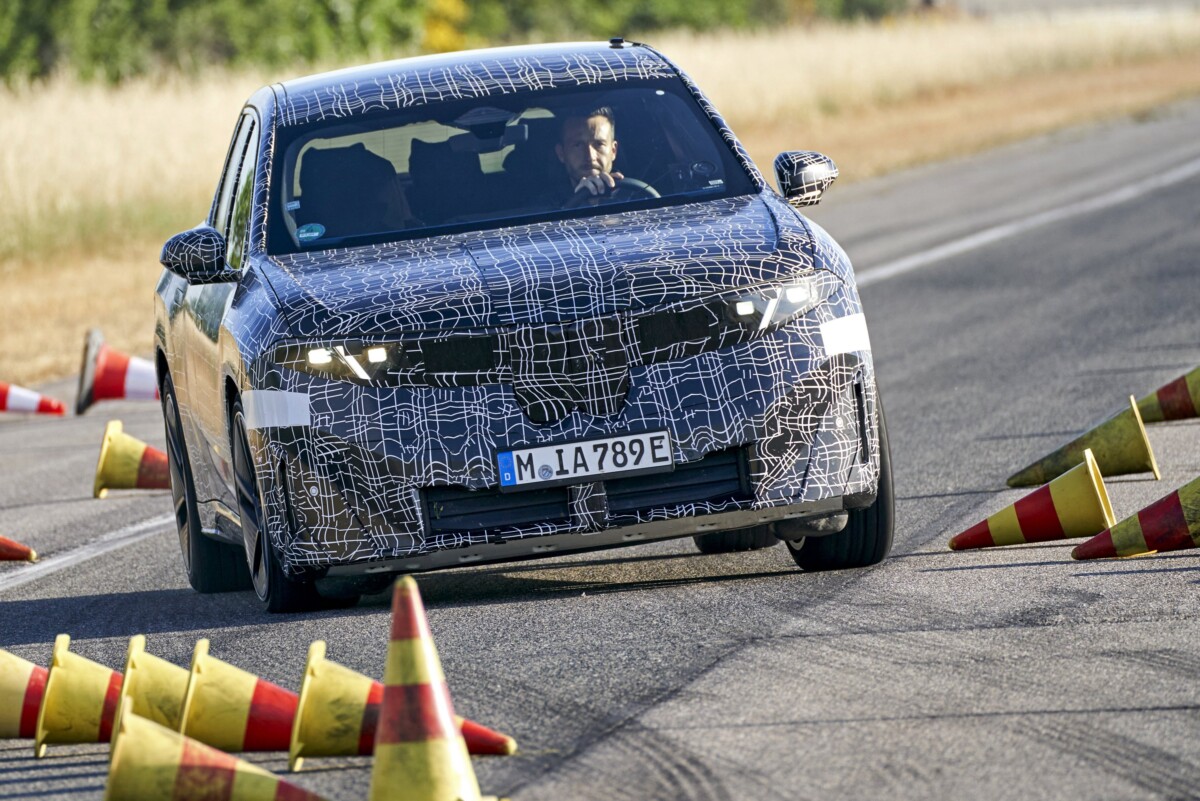 Magától megáll majd a pirosnál a debreceni BMW