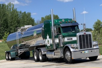 63 éve vezet teherautókat ez a férfi