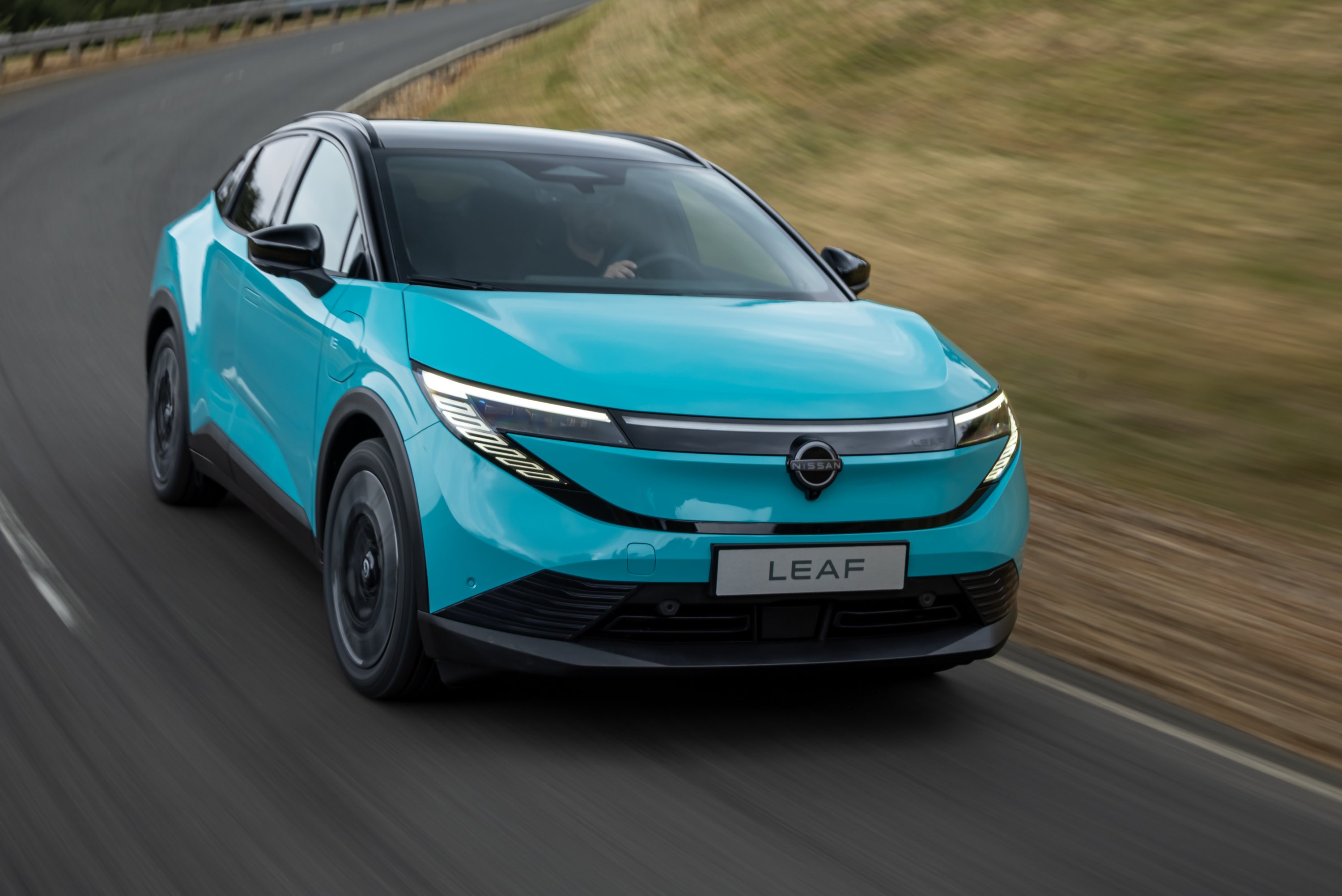 SUV-ként folytatja a Nissan műfajteremtő villanyautója